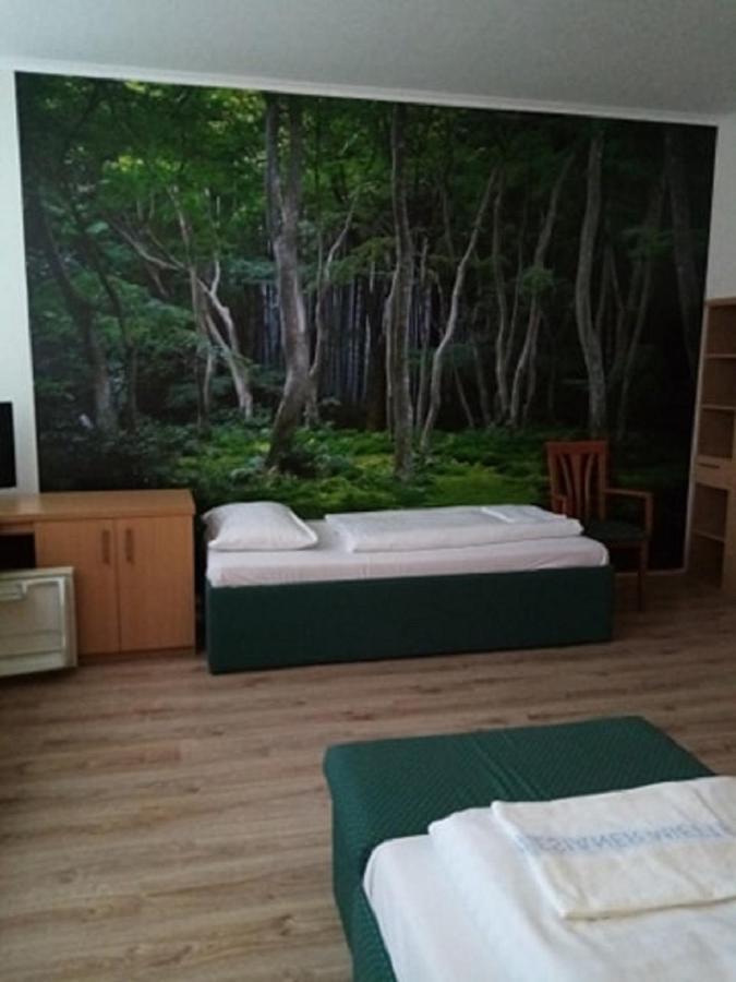 Hotel Hubert Nové Zámky Екстериор снимка