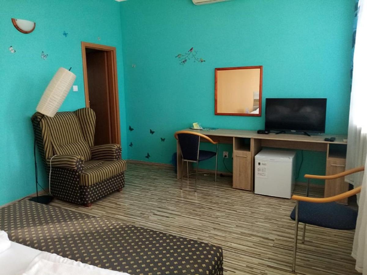 Hotel Hubert Nové Zámky Екстериор снимка