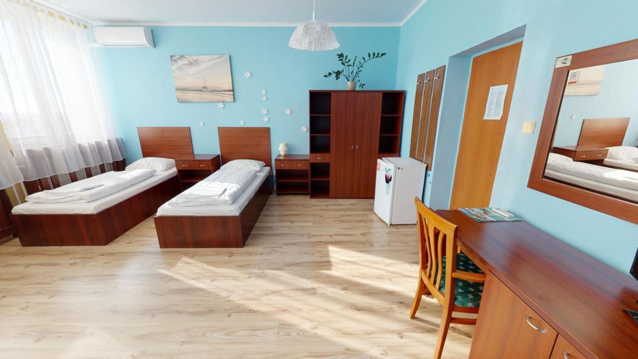 Hotel Hubert Nové Zámky Екстериор снимка