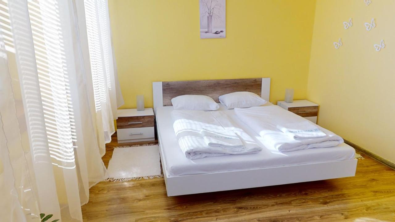Hotel Hubert Nové Zámky Екстериор снимка