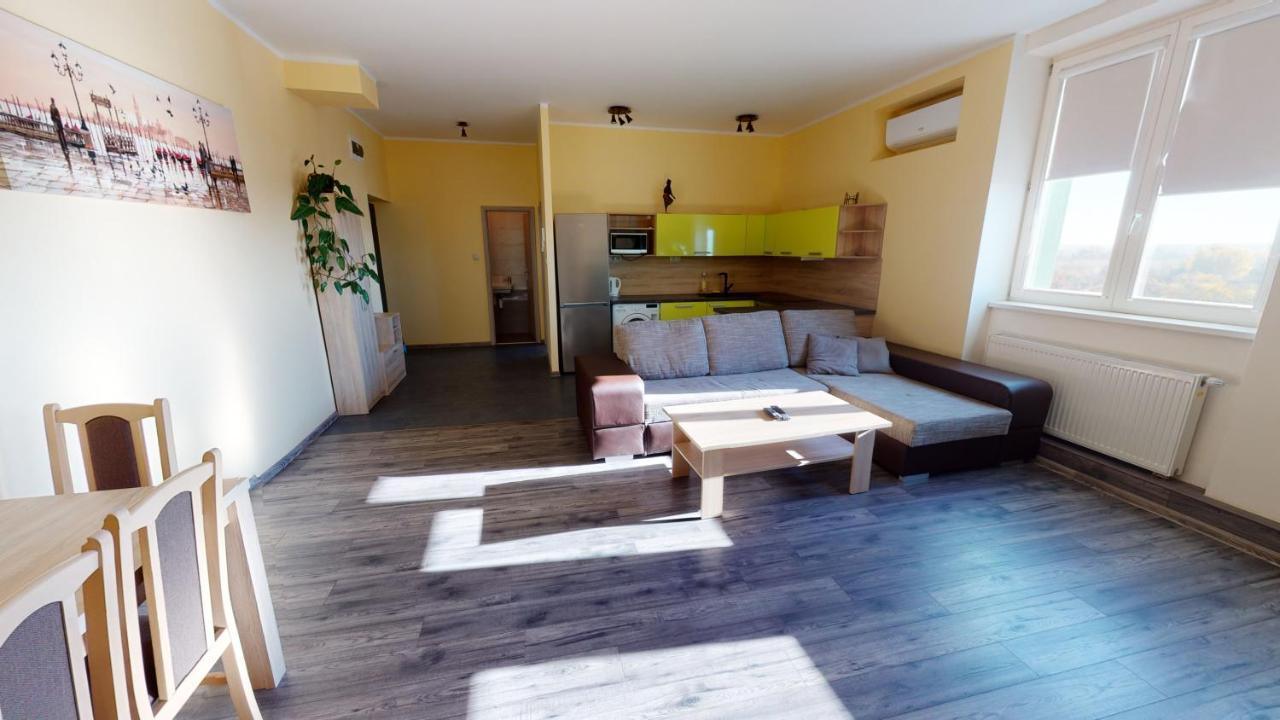 Hotel Hubert Nové Zámky Екстериор снимка