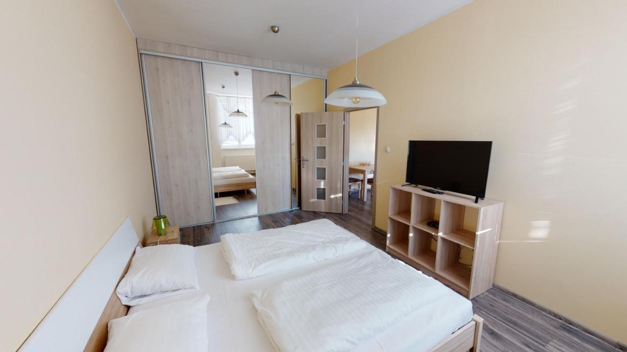 Hotel Hubert Nové Zámky Екстериор снимка