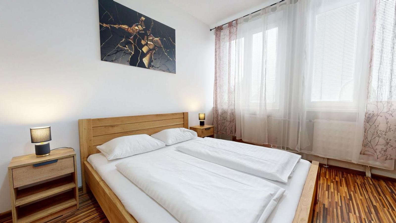 Hotel Hubert Nové Zámky Екстериор снимка