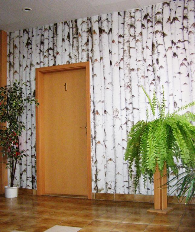 Hotel Hubert Nové Zámky Екстериор снимка