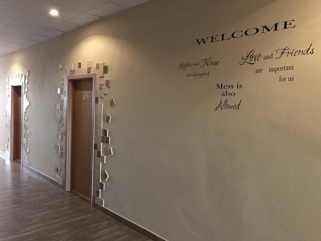 Hotel Hubert Nové Zámky Екстериор снимка