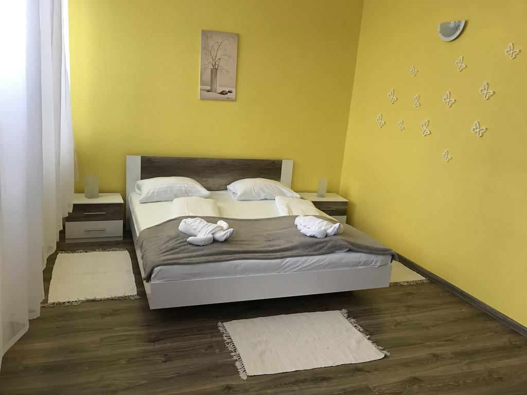 Hotel Hubert Nové Zámky Екстериор снимка