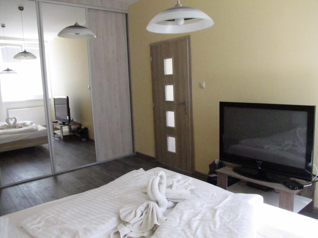 Hotel Hubert Nové Zámky Екстериор снимка
