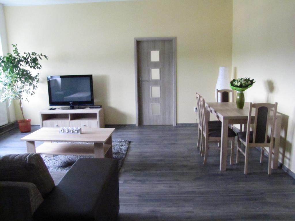 Hotel Hubert Nové Zámky Екстериор снимка