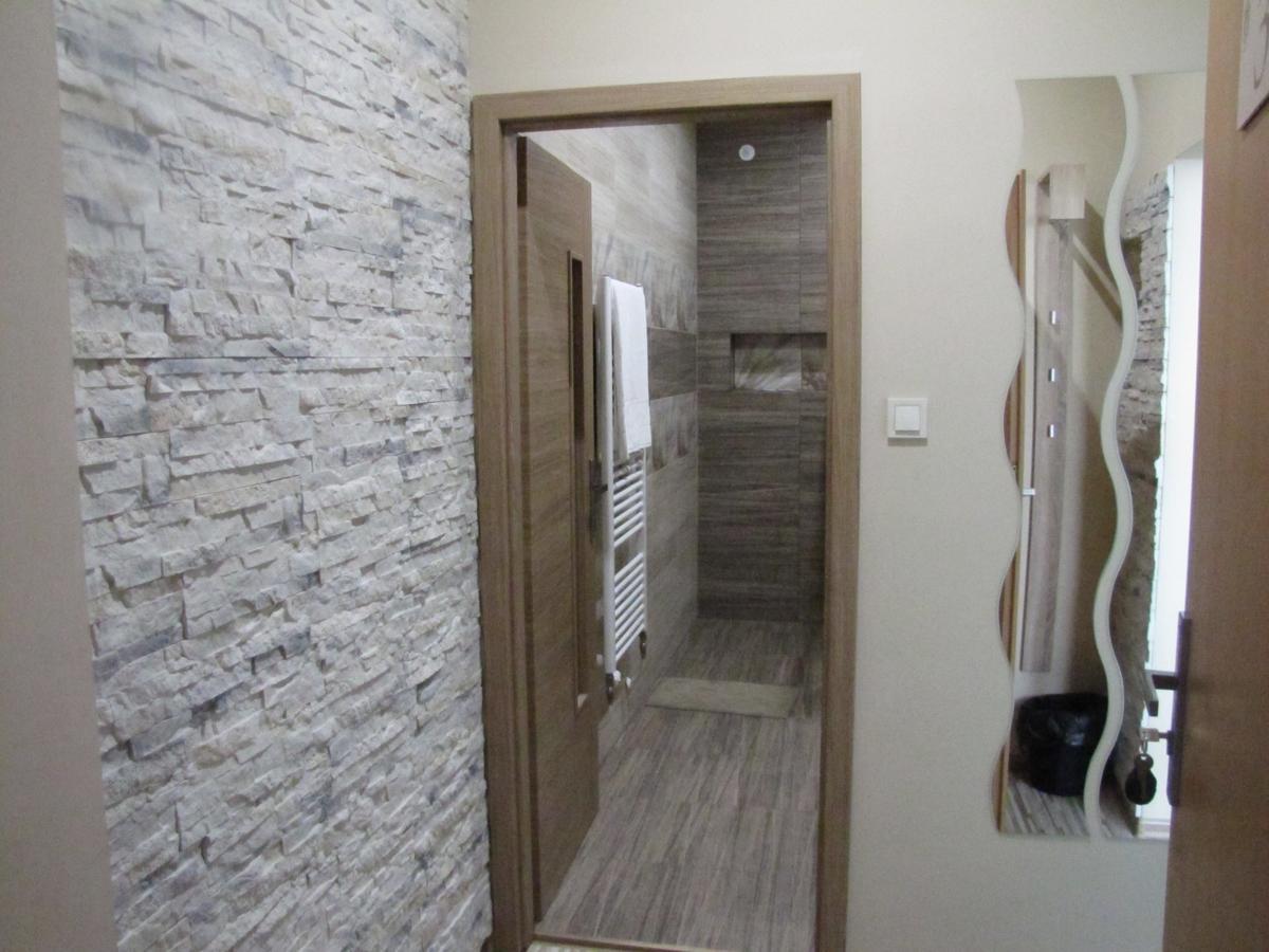 Hotel Hubert Nové Zámky Екстериор снимка