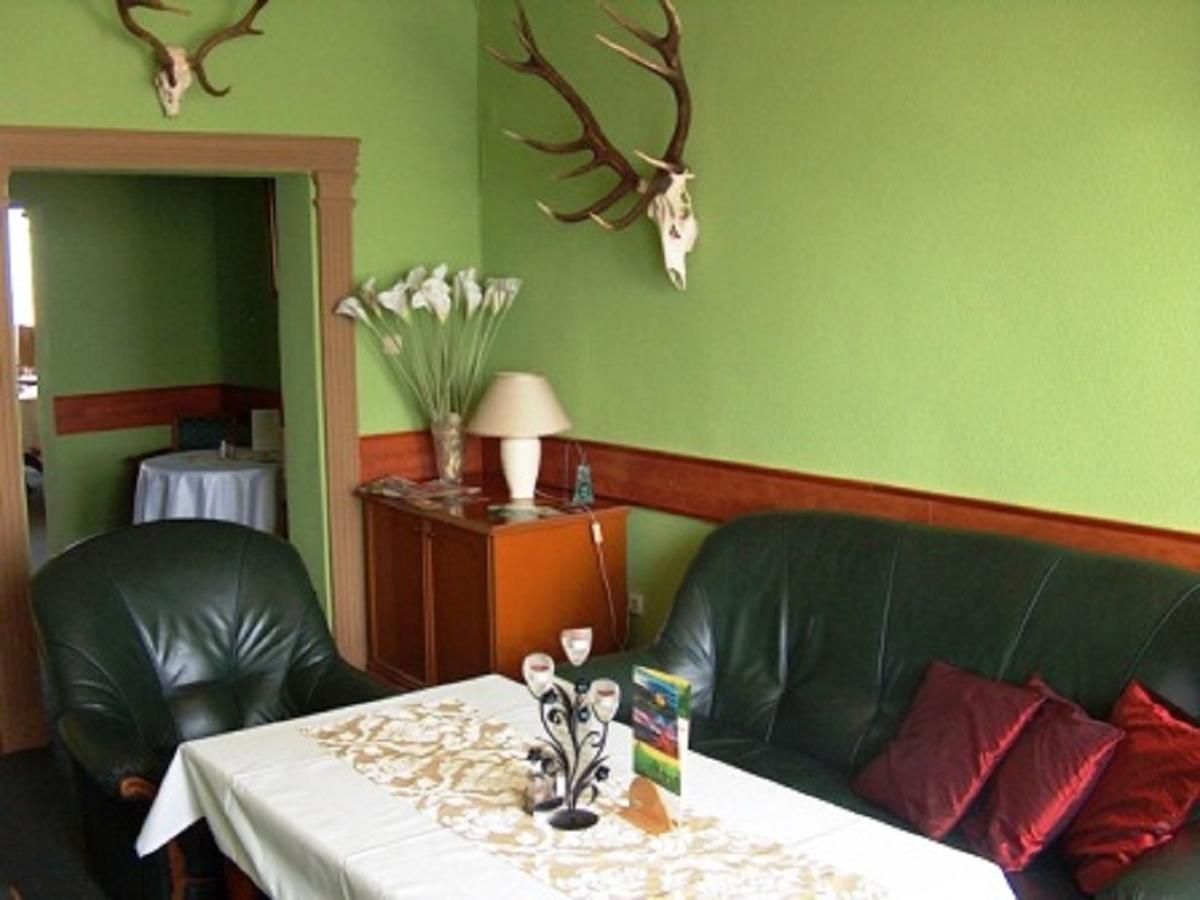 Hotel Hubert Nové Zámky Екстериор снимка